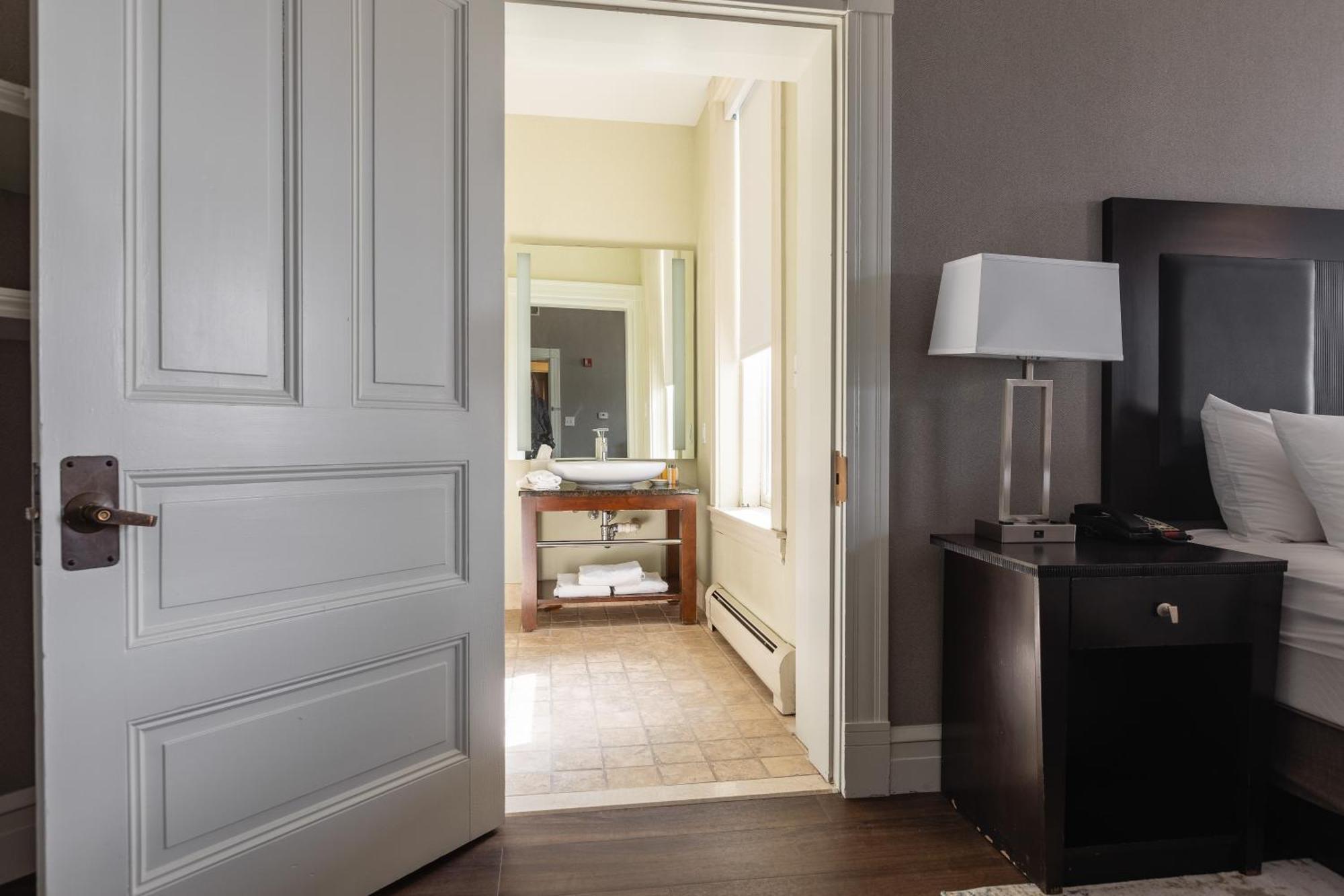 The Centennial Hotel Concord Extérieur photo